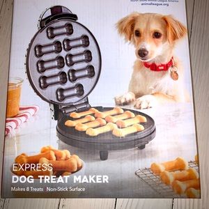 EVERYTHING PETS HOST PICK 🎉DOG TREAT MAKER Makes 8 treats! Recipes included🐶